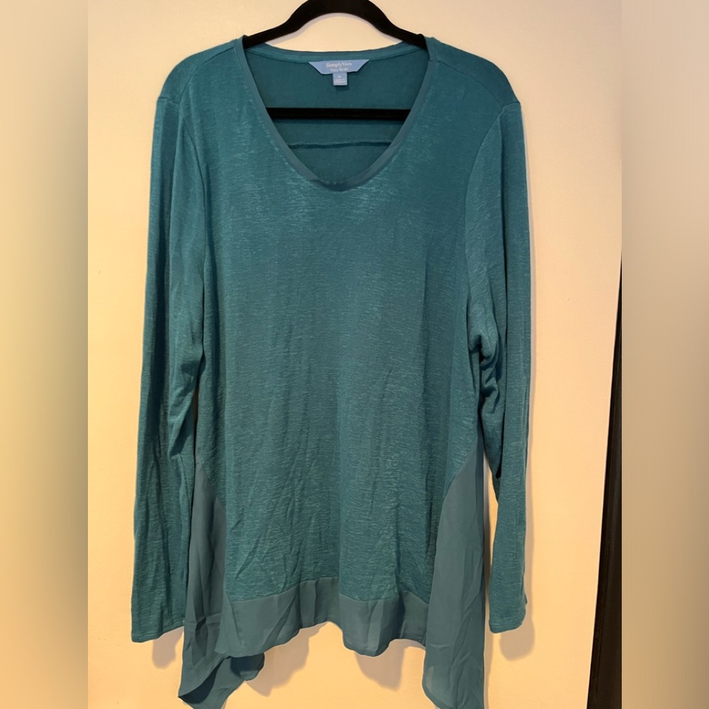 Simply Vera Long Sleeve Sharkbite Hem Top Size XL
